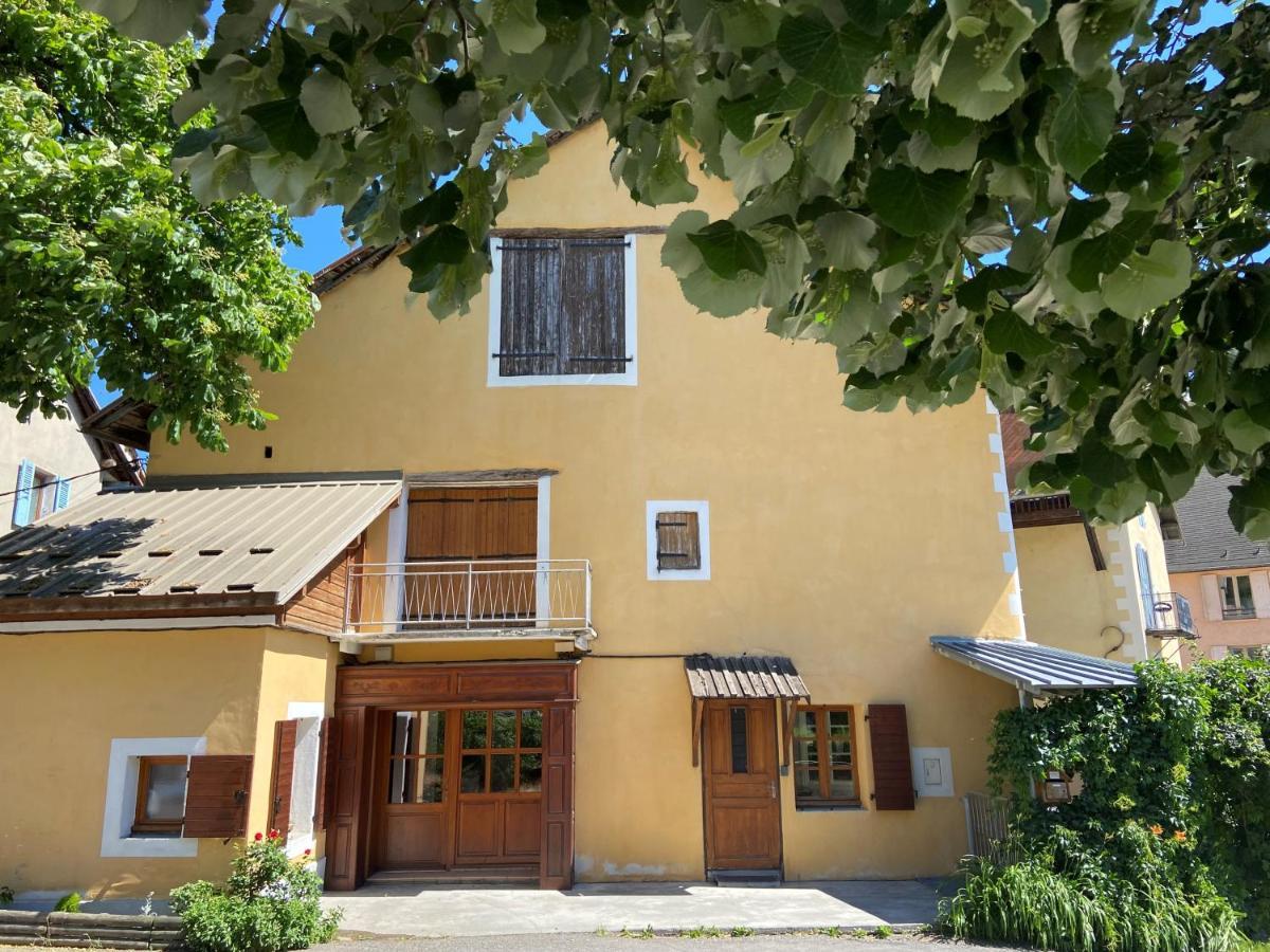 Le Pied De Ville Pouzenc Embrun Esterno foto